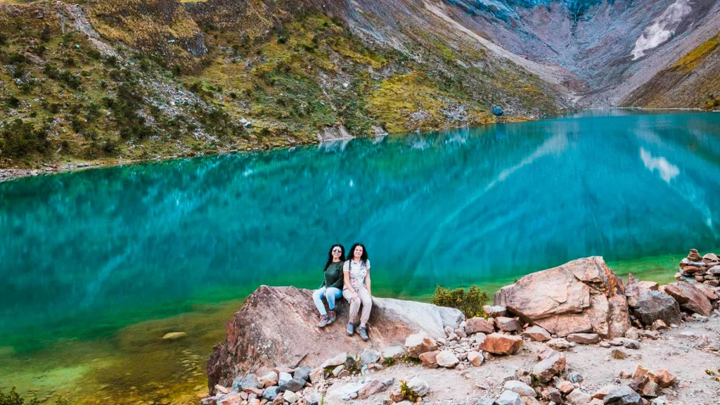 Conoce-la-Increíble-Laguna-de-Aguas-Turquesas-de-Cusco-Laguna-Humantay