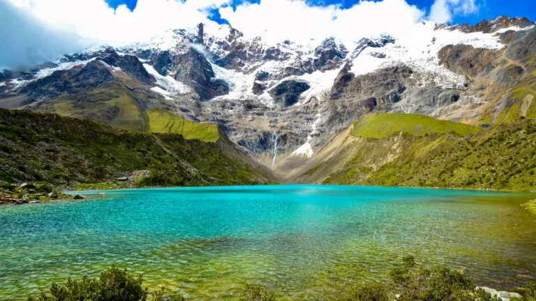 Laguna Humantay al pie del nevado Humantay