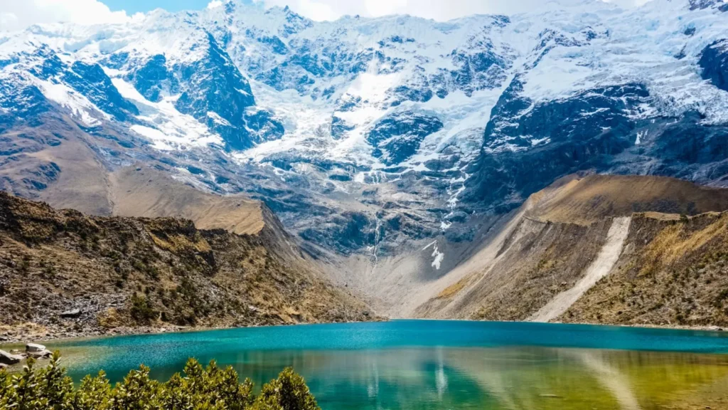 Laguna Humantay de aguas turquesas, primer día del Salkantay Trek